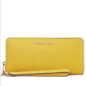 MICHAEL KORS Jet Set Travel Wallet (NWOT)